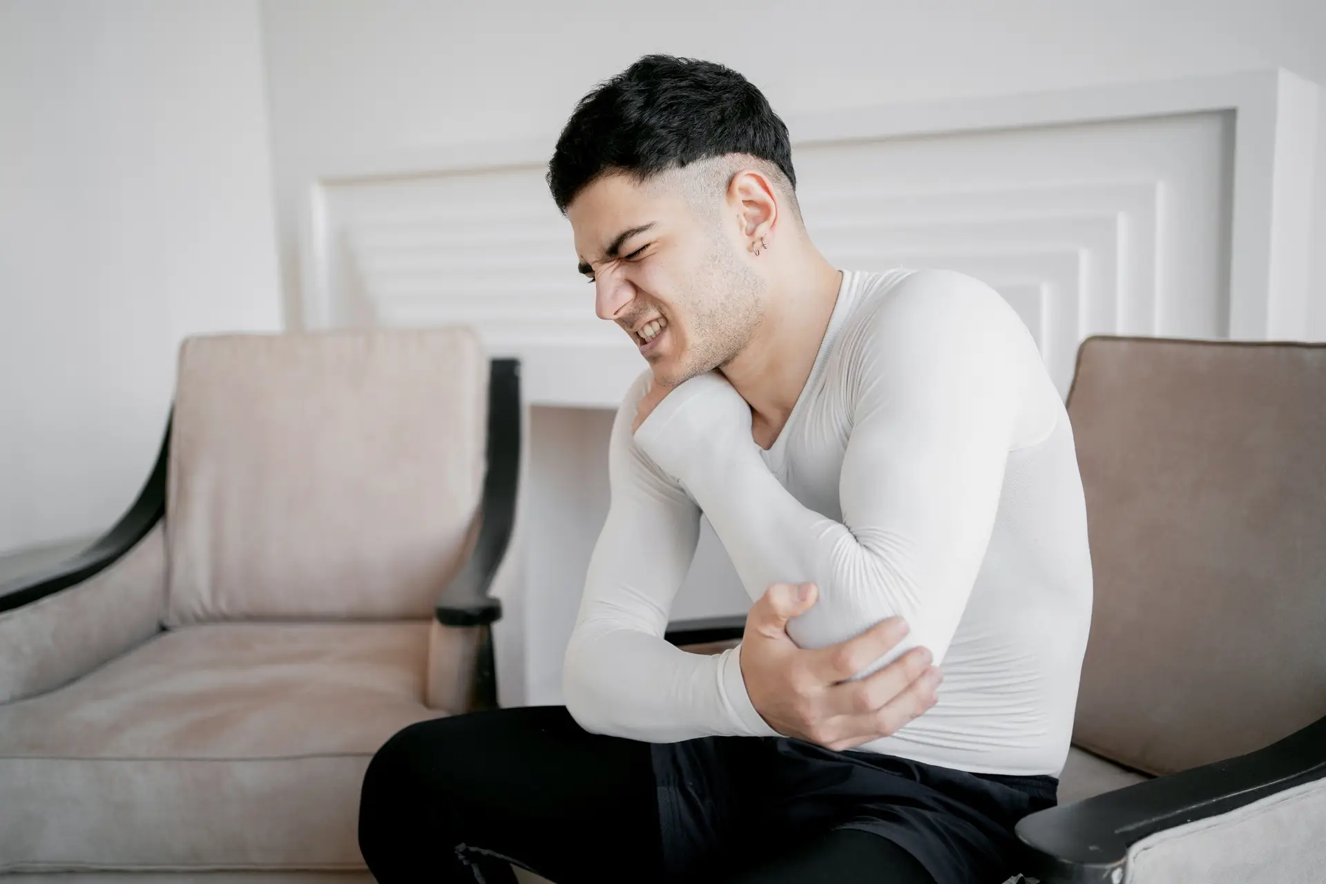 joint hurts severe pain requires doctor's help